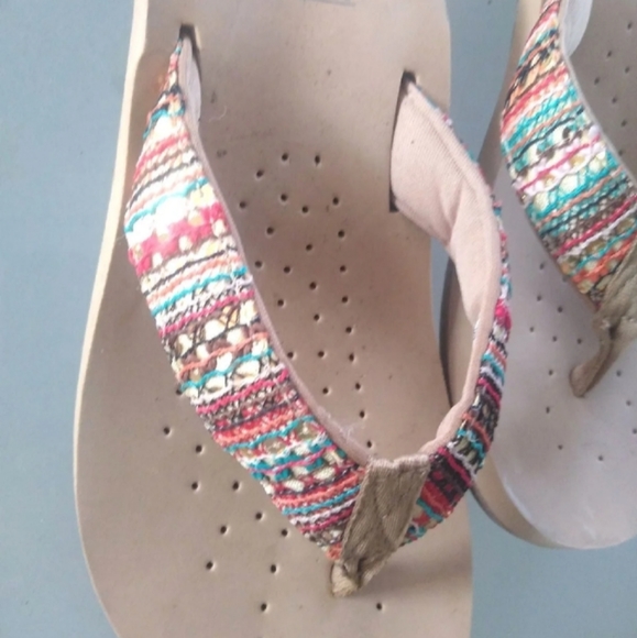 Volatile Thongs - Picture 2 of 7